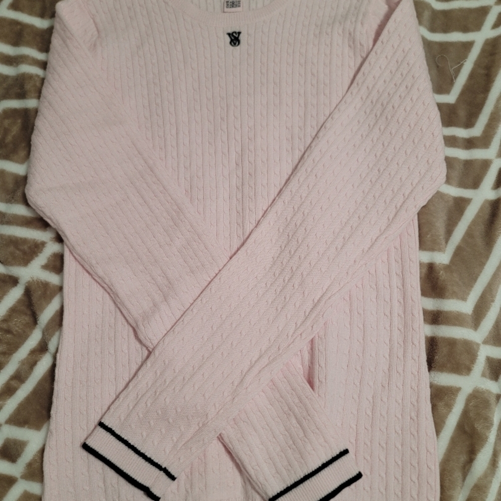 VS Women's Sweater